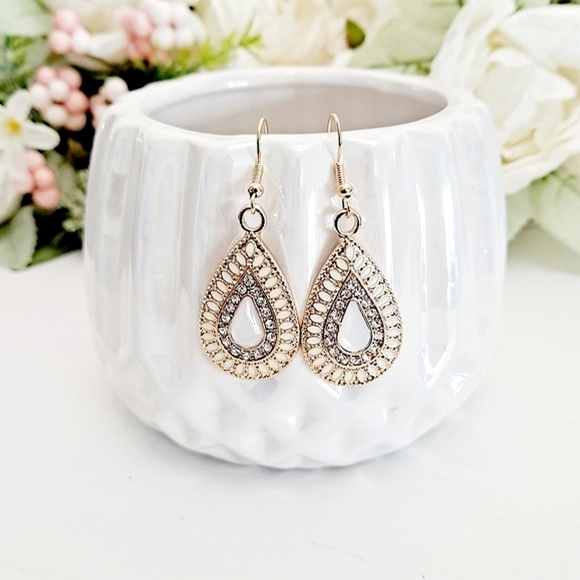 💖 2/$30 Boho Gold dangle teardrop christmas party Rhinestones earrings - Picture 1 of 16